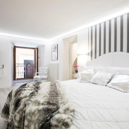 My Piazza Navona Jacuzzi Suite -Topcollection Рим Екстериор снимка