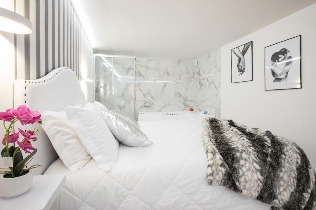 My Piazza Navona Jacuzzi Suite -Topcollection Рим Екстериор снимка