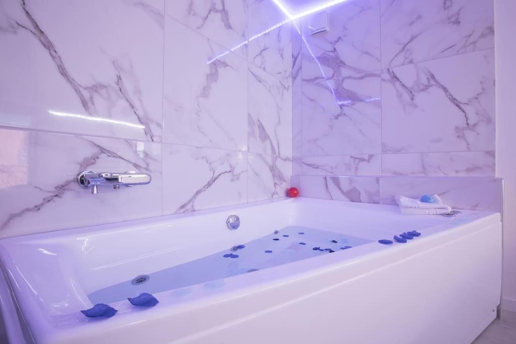 My Piazza Navona Jacuzzi Suite -Topcollection Рим Екстериор снимка
